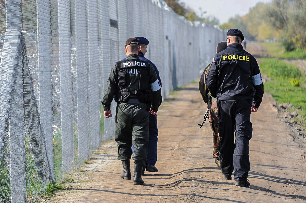 Pomůžeme Francii, ale menší Schengen odmítáme, vzkazuje unii Visegrád