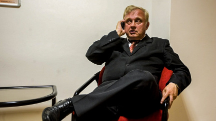 Ransdorfa propustili a jede domů. Vše prý vysvětlí, až dorazí