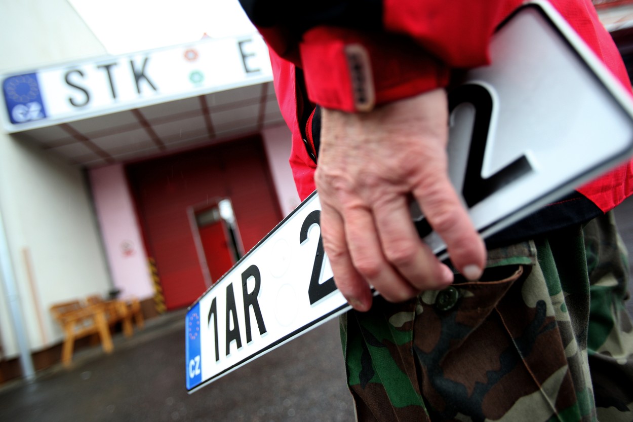 'Machr 007': Vláda schválila registrační značky na přání