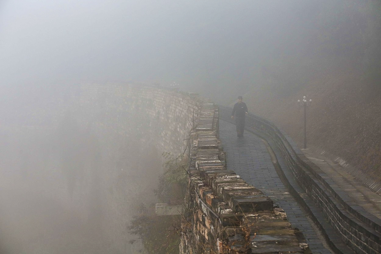 V Číně je tak silný smog, že se ze vzduchu dají vysávat 'smogové cihly'