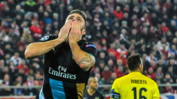 Giroud hattrickem zajistil Arsenalu postup, dál jde i Chelsea