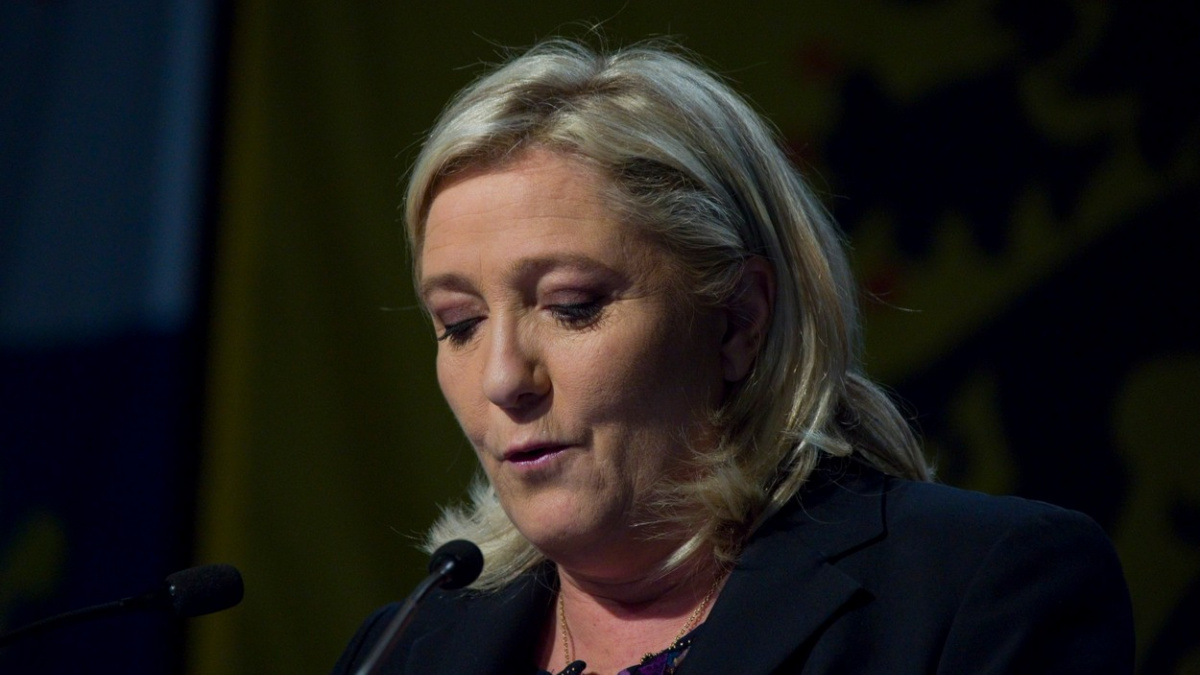 Národní fronta u voleb propadla, neuspěla ani sama Le Penová