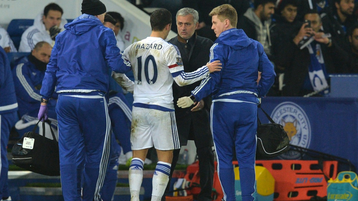 Fotbalová sabotáž? Hazard měl předstírat zranění, aby bojkotoval Mourinhovu snahu