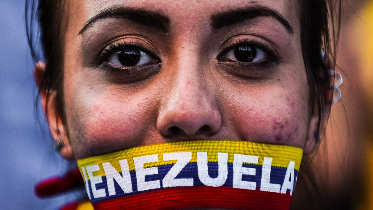 Venezuelská opozice slaví předčasně. Poslední slovo bude mít armáda