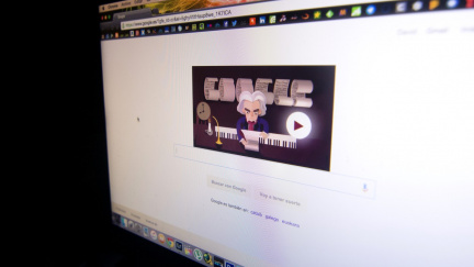 Češi letos nejčastěji vyhledávali akcie ČEZ. Porazily i hokej