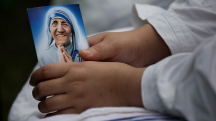 Modlitba k Matce Tereze uzdravuje, uznal Vatikán. Svatořečí ji