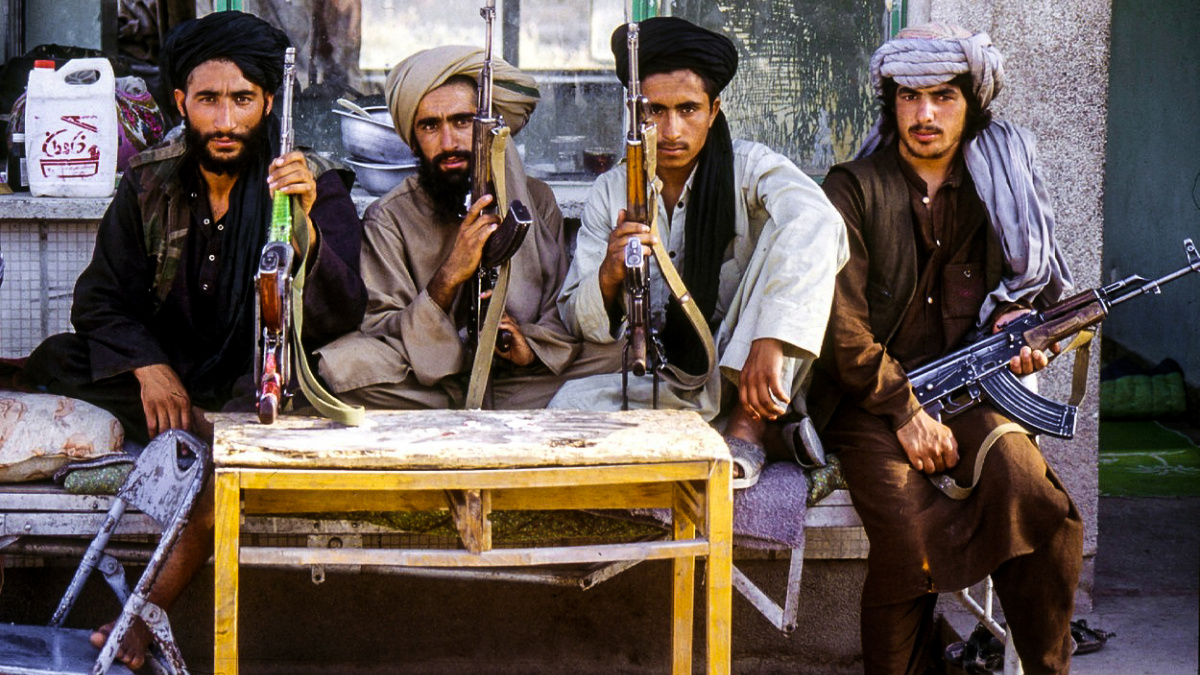 'Bratrovražedný' boj Talibanu s Islámským státem