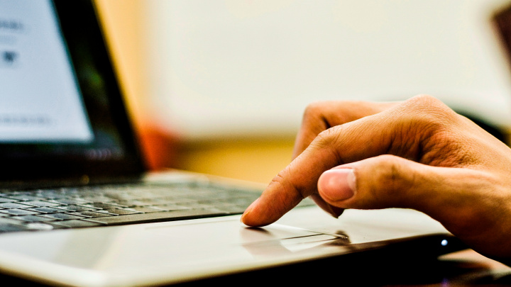 Internet nás nedělá hloupějšími, ale pokornějšími