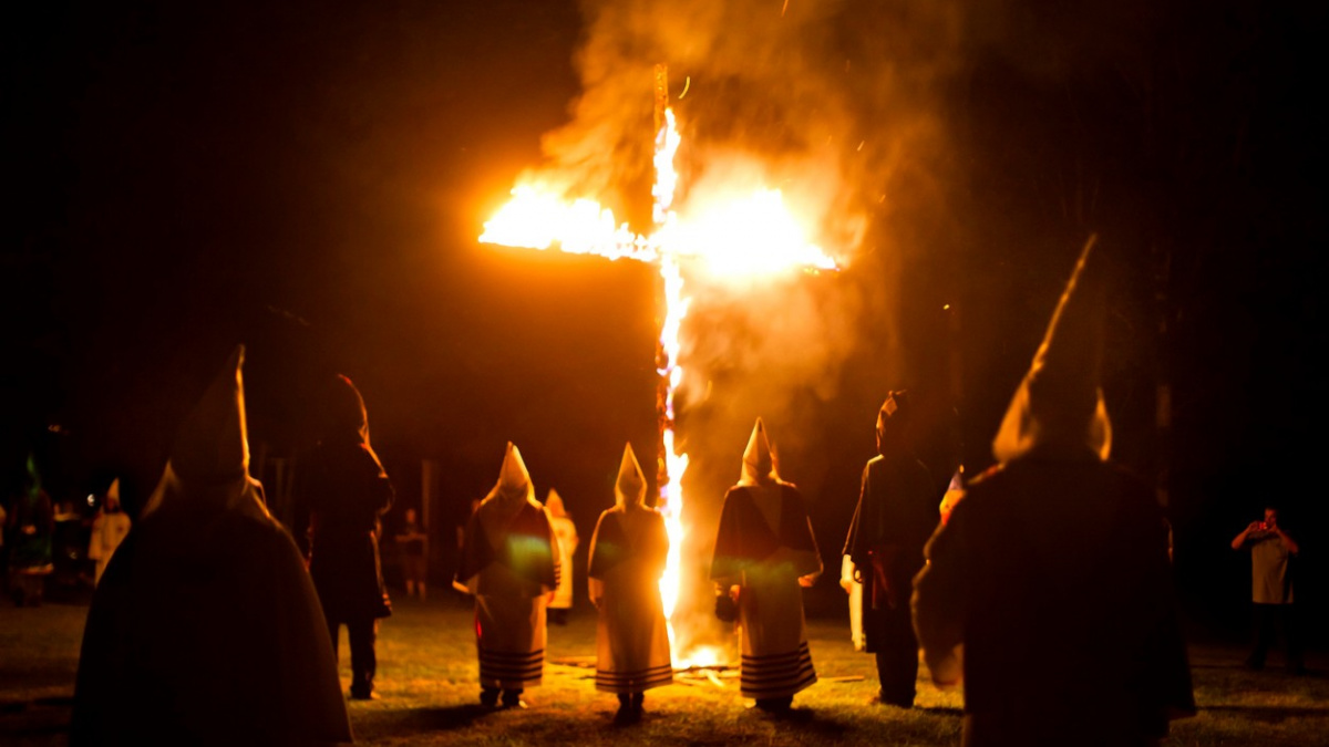 Černí otroci dostali svobodu a vznikl Ku Klux Klan. Je to přesně 150 let