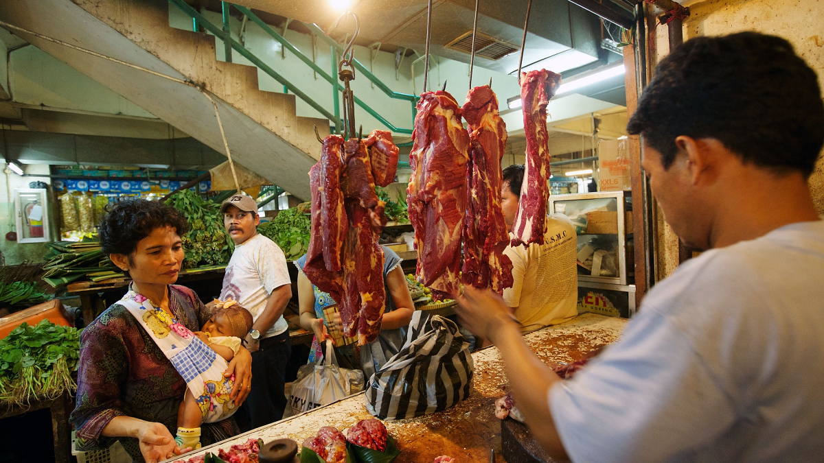 V Indonésii si lidé mohou častěji dovolit kvalitní maso. Planeta trpí