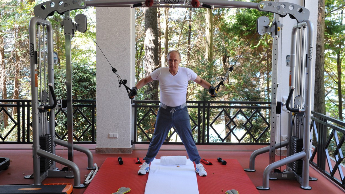 Putin jako výnosná obchodní značka. Frčí kalendáře, hrnečky i trika