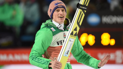 První závod Turné čtyř můstků vyhrál Freund, Češi až ve třetí desítce