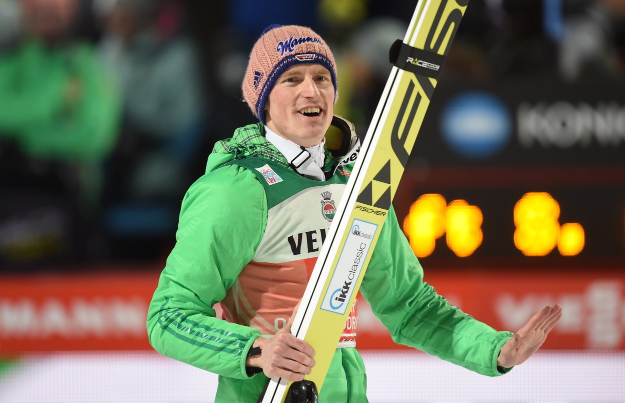 První závod Turné čtyř můstků vyhrál Freund, Češi až ve třetí desítce