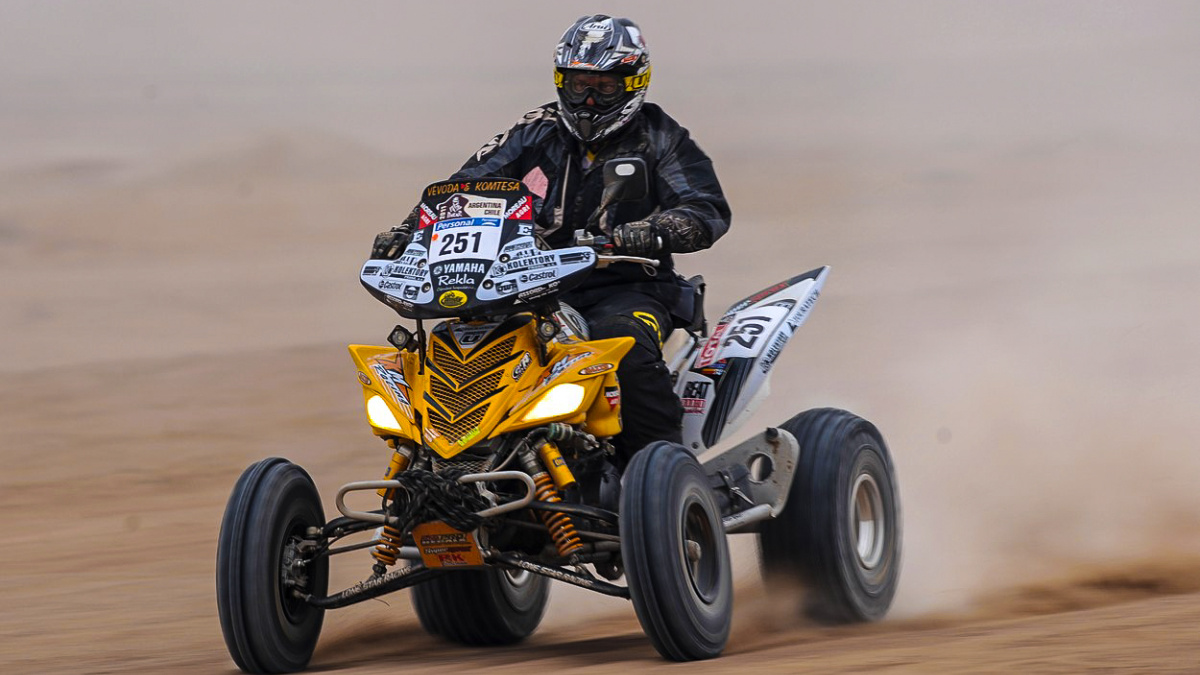 Bývalý šampion Macháček Dakar opět nedokončí, zastavily jej technické problémy