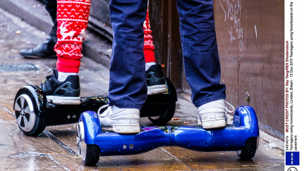 Vynálezci hoverboardu zbyl jen patent a oči pro pláč. Prodej vedou kopie 'Made in China'