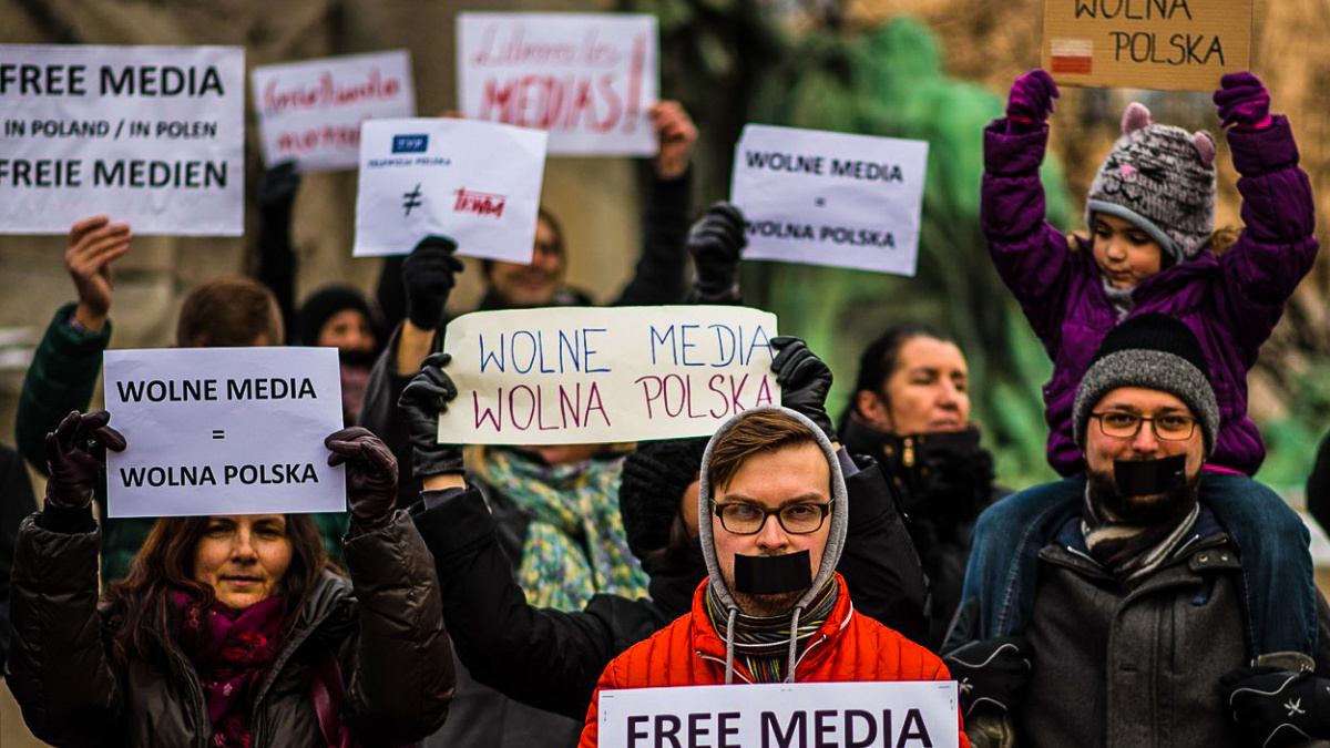 Cenzura a propaganda jako za totality? Polská mediální novela podrobně