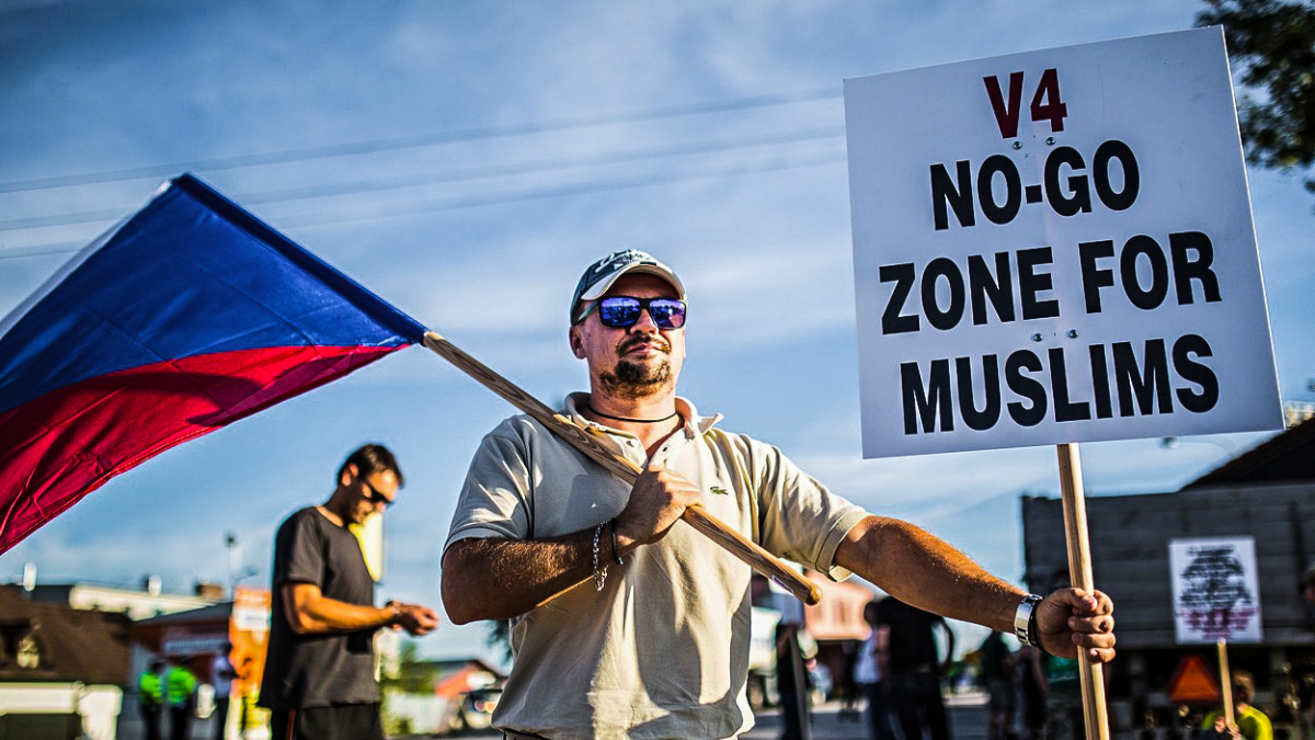 Radostí z umlčení konvičkovců jde pražská kavárna sama proti sobě