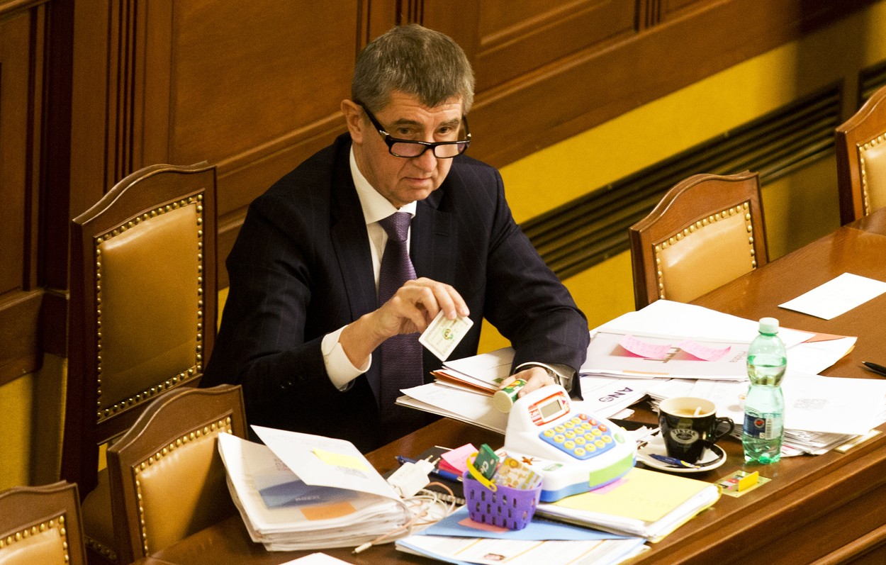 To je buzerace, pěnil Babiš kvůli interpelacím ve sněmovně