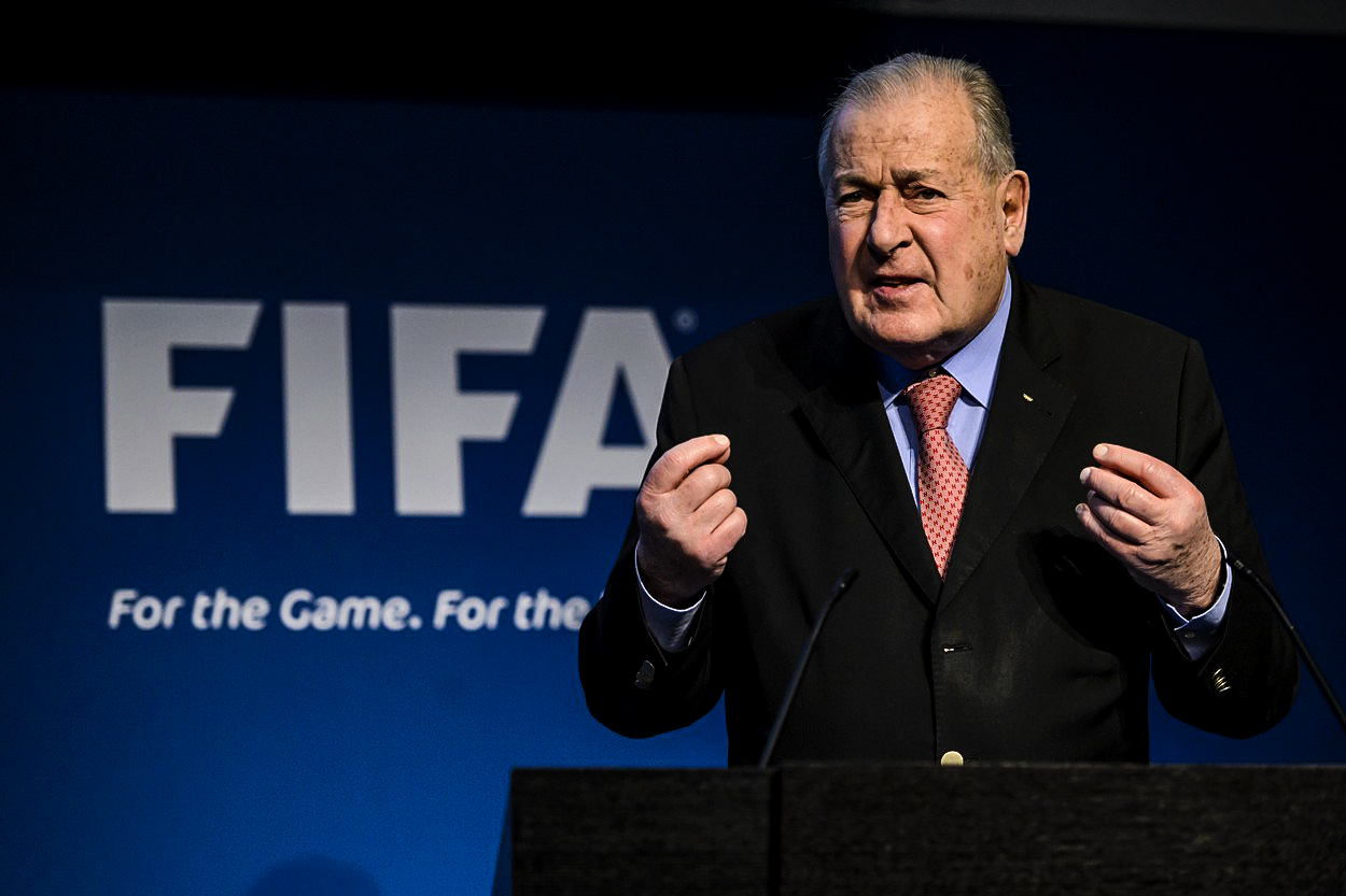 Z bláta do louže: FIFA bude mít nového prezidenta, ale stejný prohnilý systém
