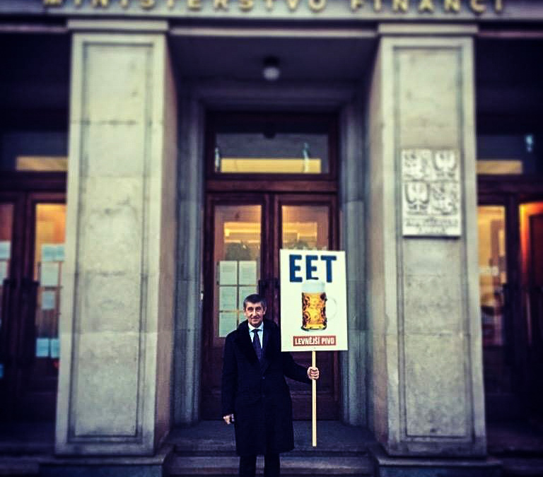 Evidence tržeb uspěla i v Senátu. Chybí už jen Zemanův podpis