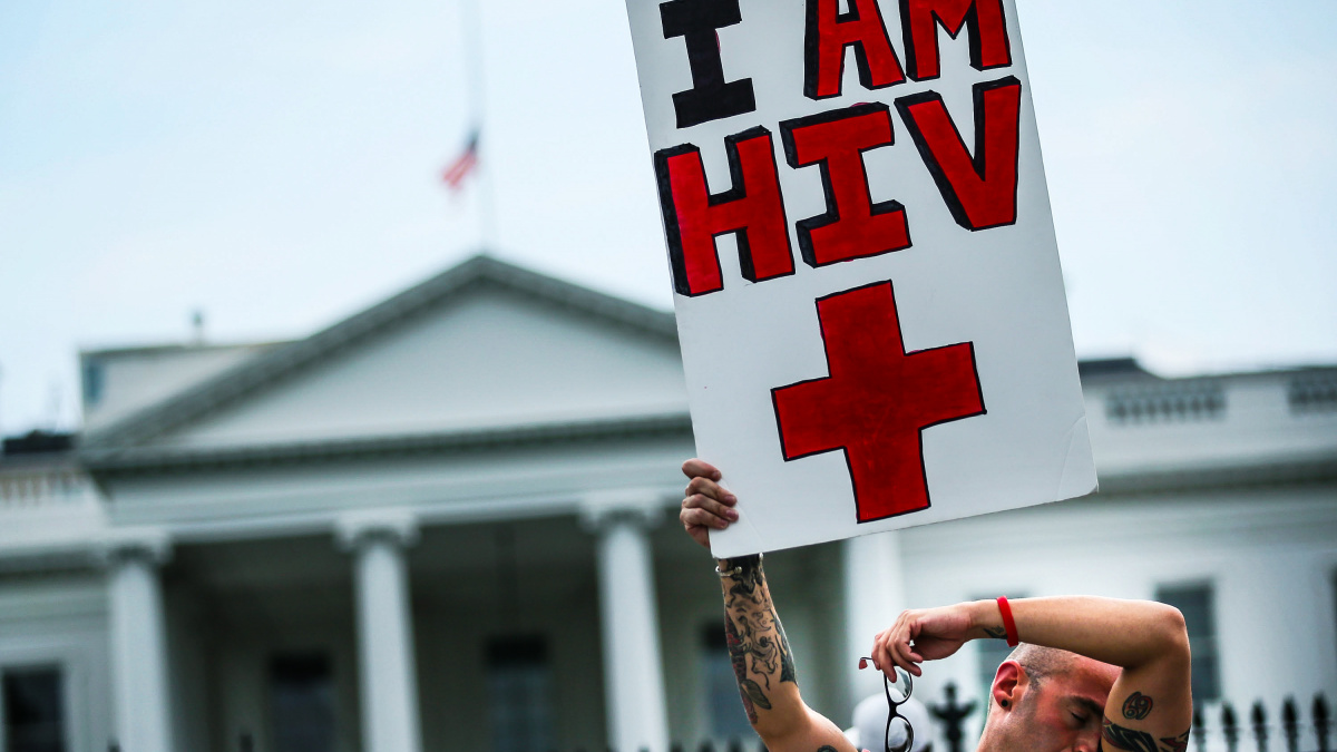 Hledají lidi s virem HIV, aby se mohli dobrovolně nakazit