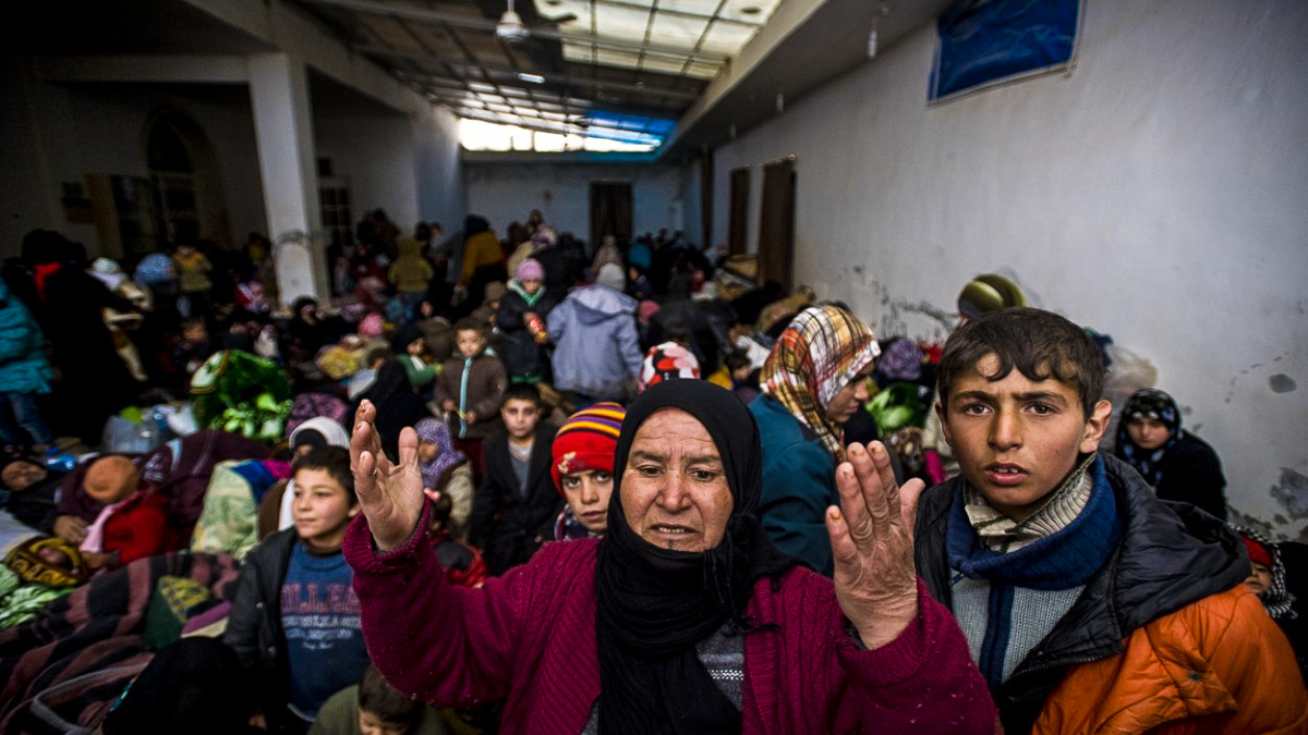 U tureckých hranic se hromadí uprchlíci, Německo nabídlo pomoc