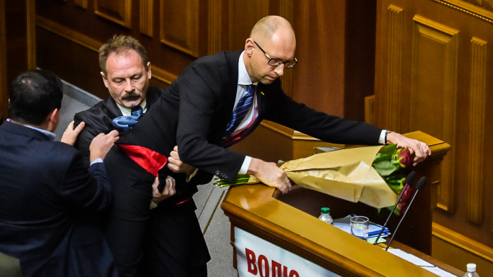 Ukrajinský pád do politických bažin