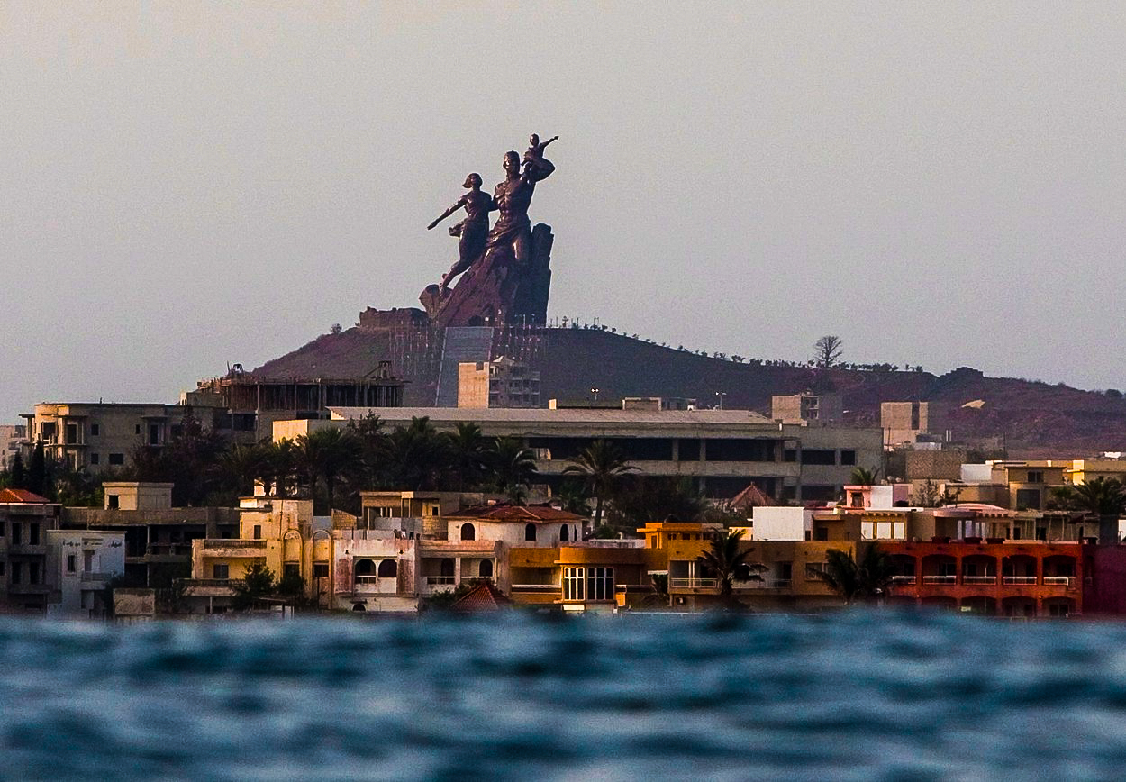 KLDR ve službách diktátorů: Umí vyrobit velkolepou sochu jako nikdo jiný