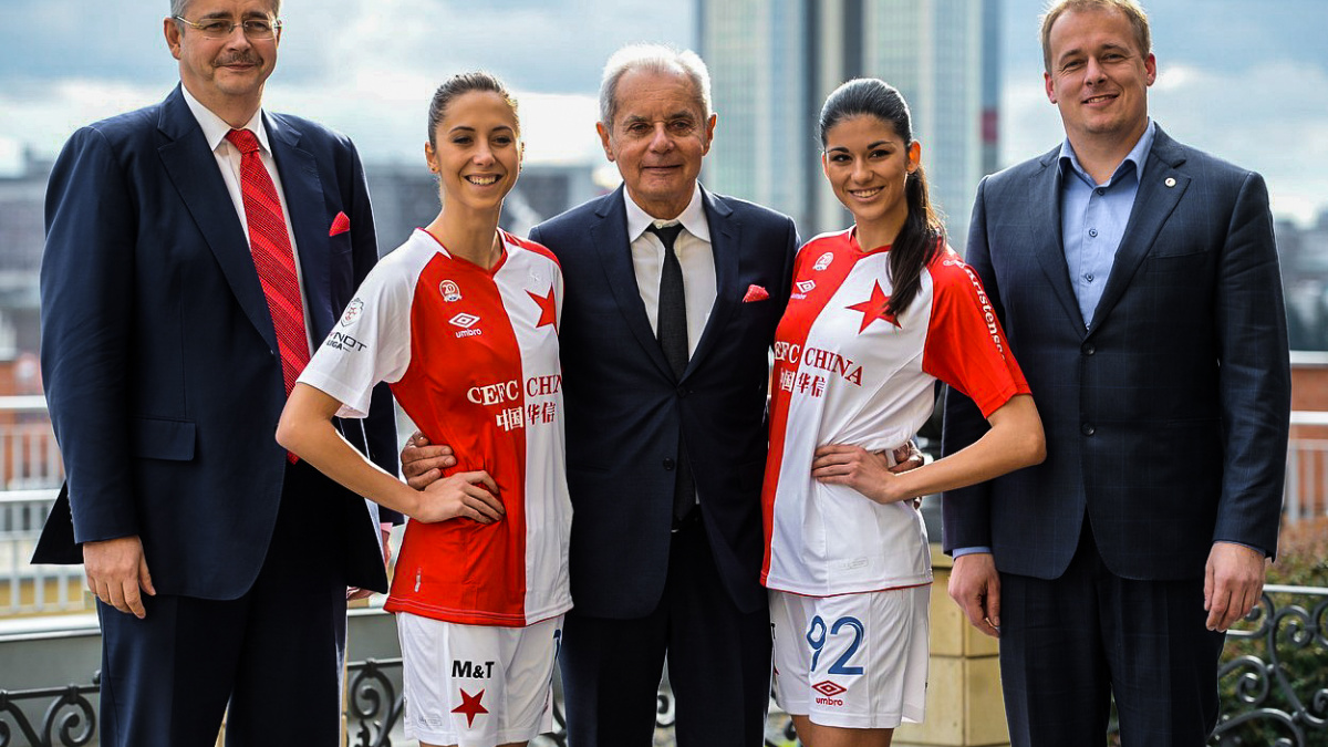 Čína má v rukou budoucnost českého fotbalu. Zvykejte si