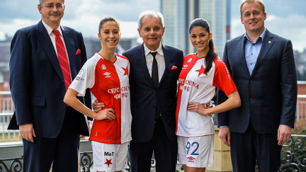 Komentář: Čína má v rukou budoucnost českého fotbalu. Zvykejte si