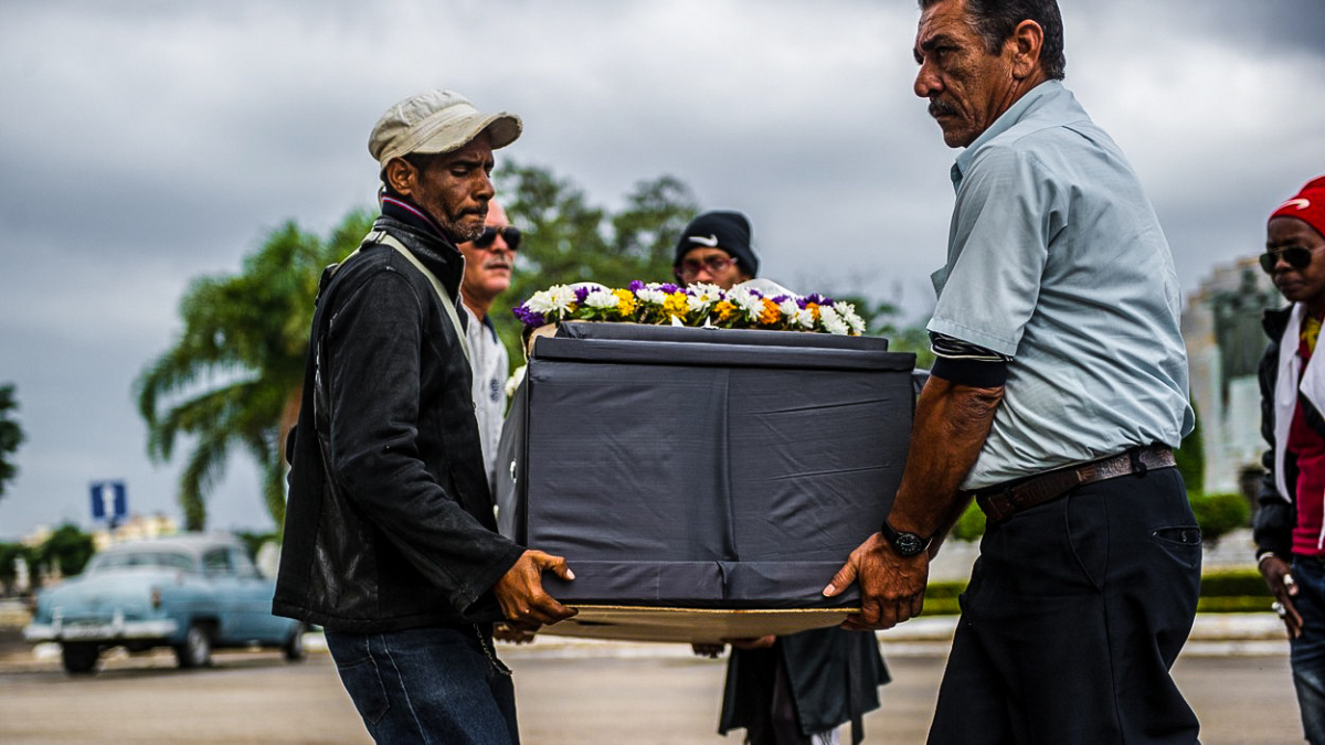 Proč Kubánci na pohřbech spíš zuří, než oplakávají mrtvé