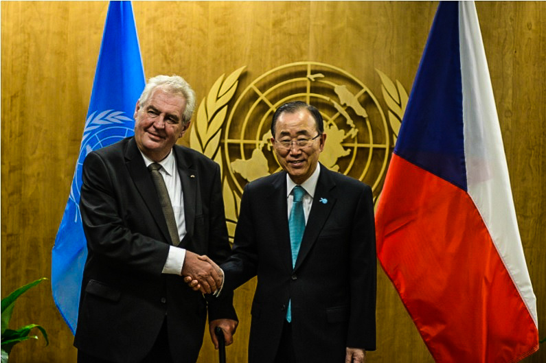 Tři roky prezidenta Zemana: Oč méně je zván z ciziny, o to více jezdí po českých krajích