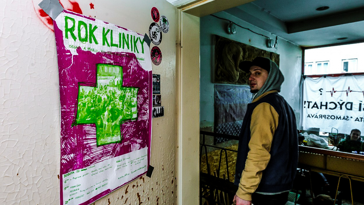 Reportáž z Kliniky: Pevnost strachu na Žižkově