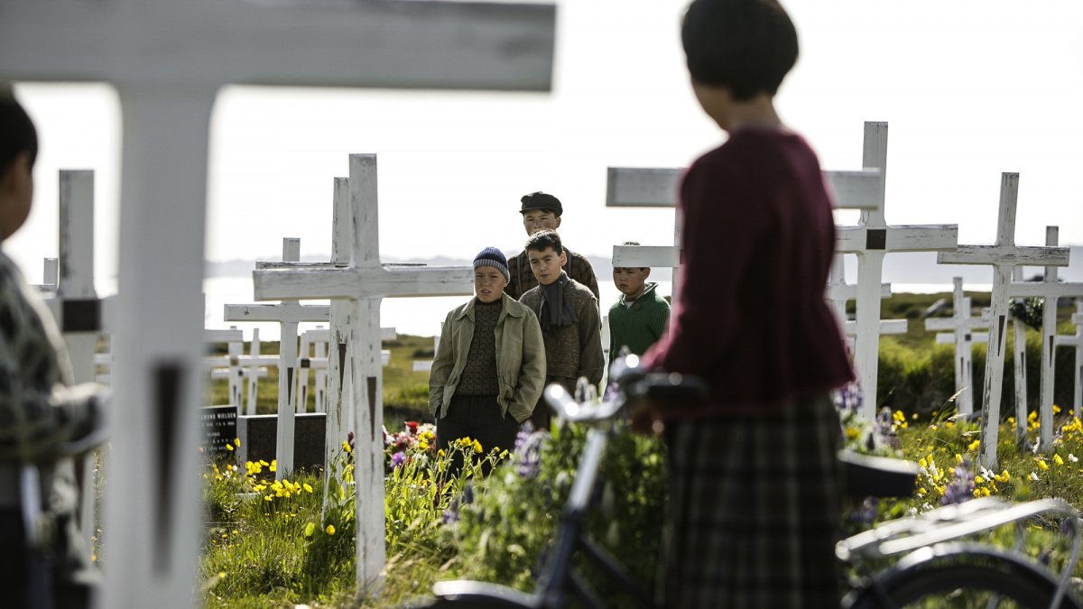 Ukradené životy: Státy odebíraly rodičům děti na 'civilizační' převýchovu