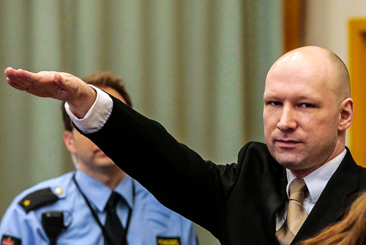 Breivik znovu u soudu. Zahajloval a postěžoval si na vězení