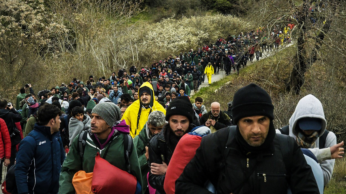 Moskva přiživuje migrační krizi. Vozí uprchlíky do Evropy, tvrdí Zaorálek