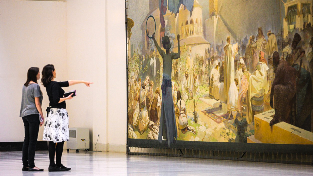 Vraťte epopej, vyzval Prahu Muchův vnuk. Odmítá její cestu po Asii