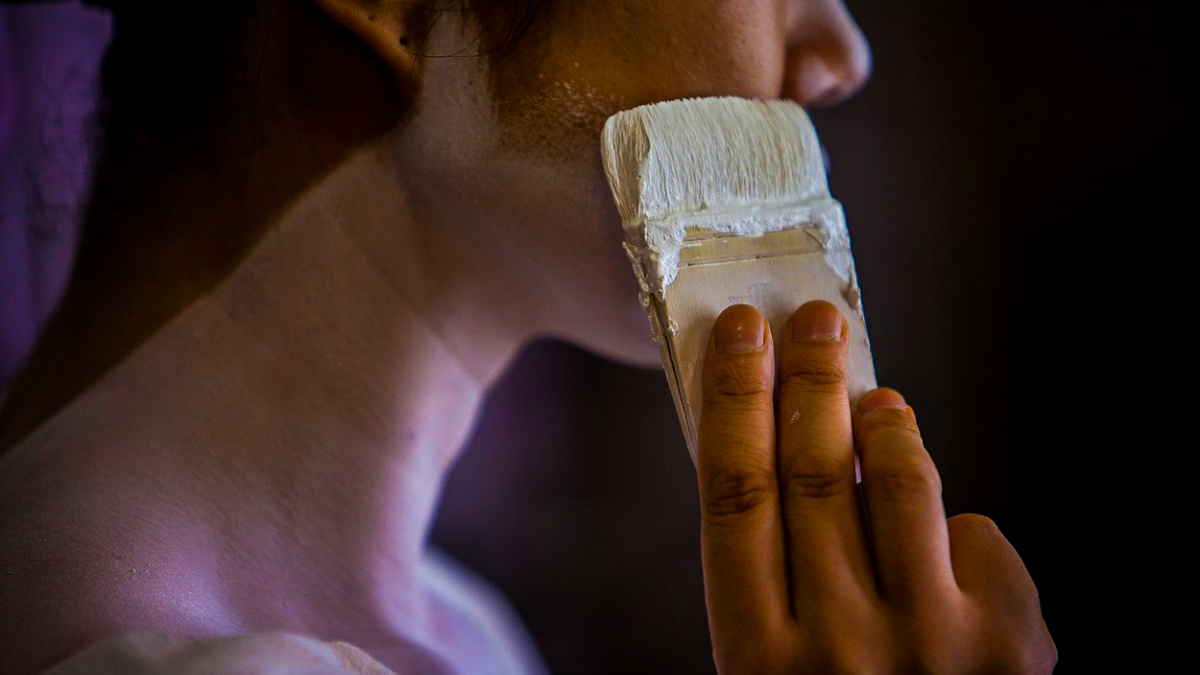 Krátké dějiny utrpení kvůli kráse: Zabijácké olovo i krokodýlí trus