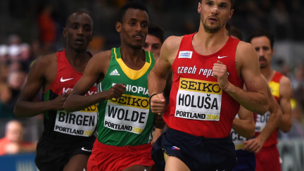 Další medaile! Holuša skvělým finišem vybojoval stříbro na patnáctistovce