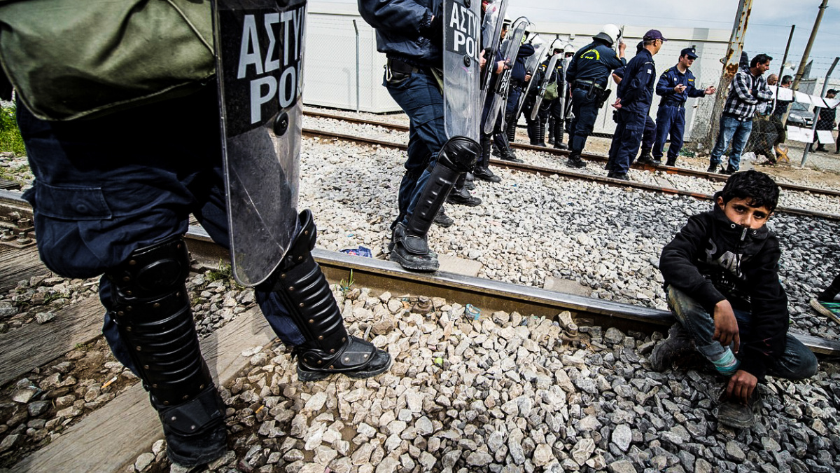 Kdo chce do Evropy, ať zazpívá syrskou hymnu. Řekové budou zkoušet migranty