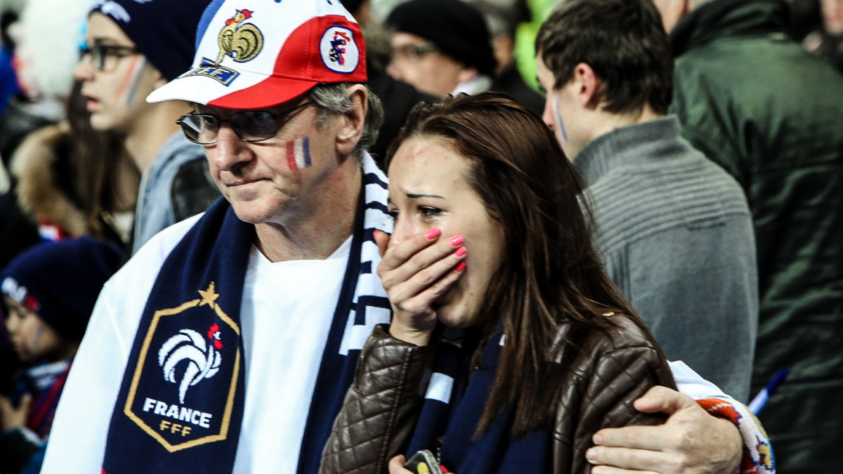 Fotbal ve stínu teroru. Na Euru bude bezpečno, ujišťuje francouzský ministr