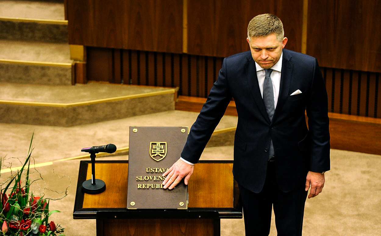 Fico je potřetí premiérem. Jeho kabinet složil slib