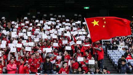 Fotbal se barví do ruda: Finanční krizi FIFA budou řešit čínské peníze