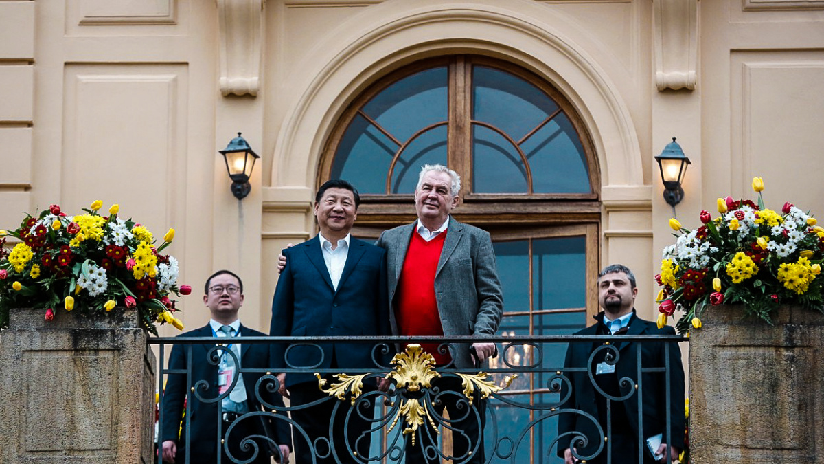 Omlouvám se, že nemám zlatý kočár, řekl Zeman čínskému prezidentovi