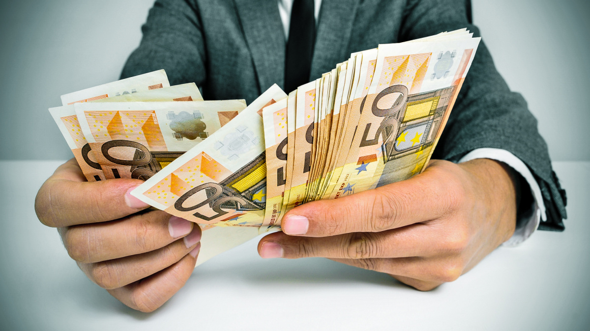 Korupce vysává Evropskou unii. Ročně ji připraví až o téměř bilion euro