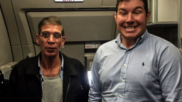 Selfie i brblání nad zabavenými kuřaty. V uneseném letadle byla legrace