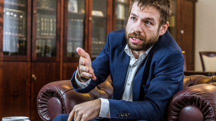 Státní zástupci získají větší moc. Vláda to posvětila