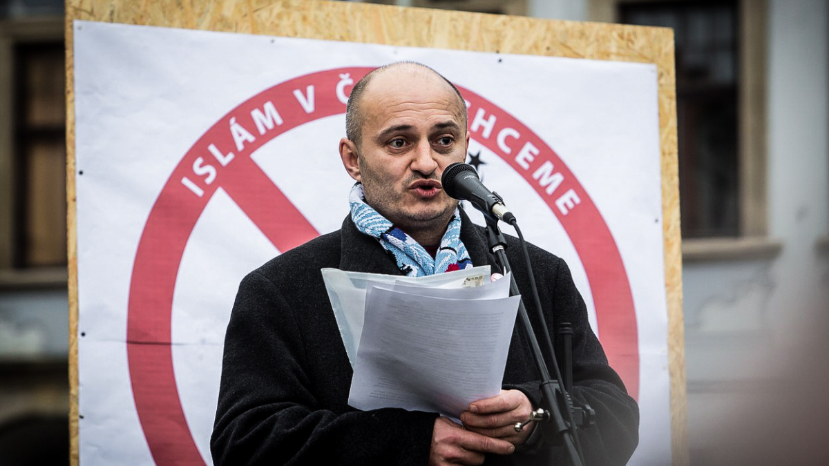 Konvička míří k soudu. Za masokostní moučku mu hrozí až tři roky