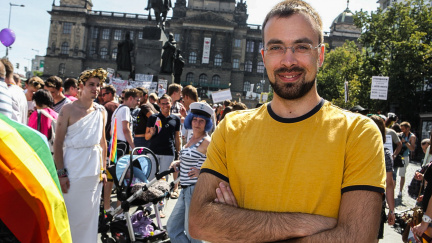 Přehlížené dějiny pronásledování a perzekucí. Rozhovor s 'queer' historikem