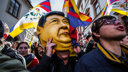 Proti Číně demonstrovali duševně nenormální lidí, poděkoval Zeman policistům za zásahy